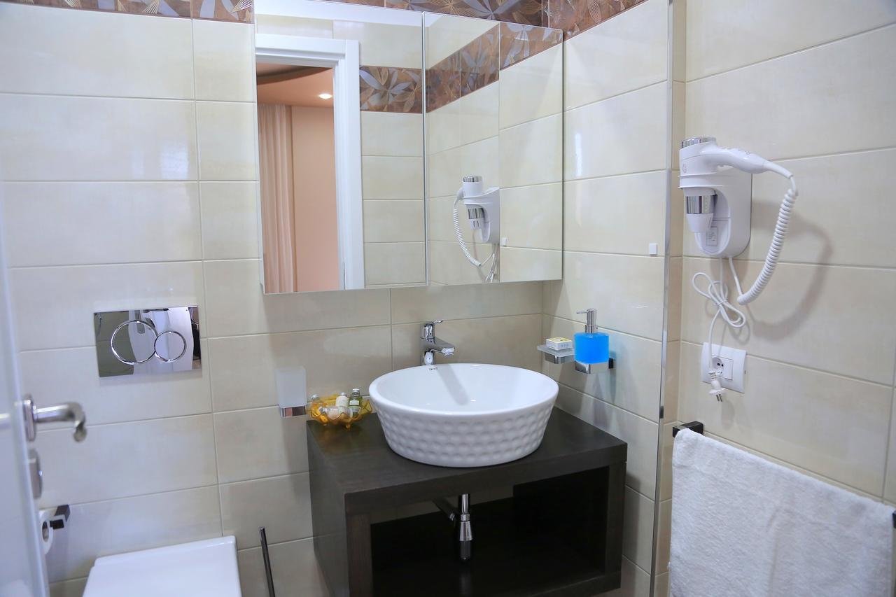 Nomelia Residence B&B Vlorë Esterno foto